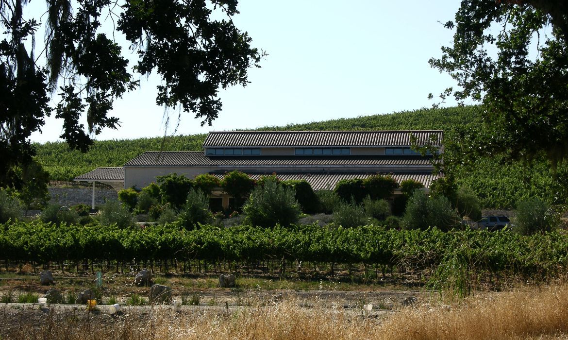 tablas-creek-winery-2-2_33f283e61c6b92f5e07553e8c98f545a.jpg
